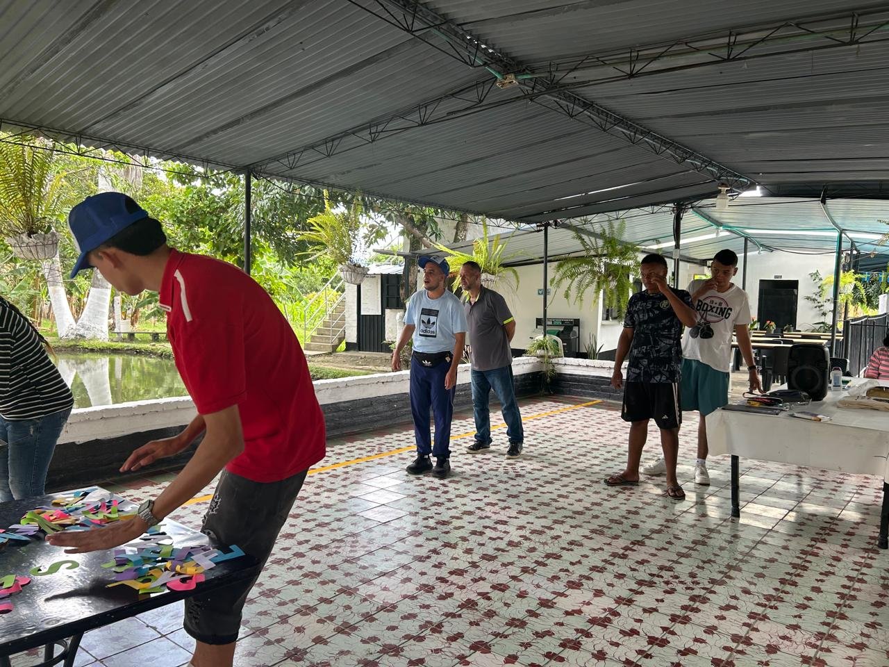 Actividad creativa de arte terapia en Fundación Lagom